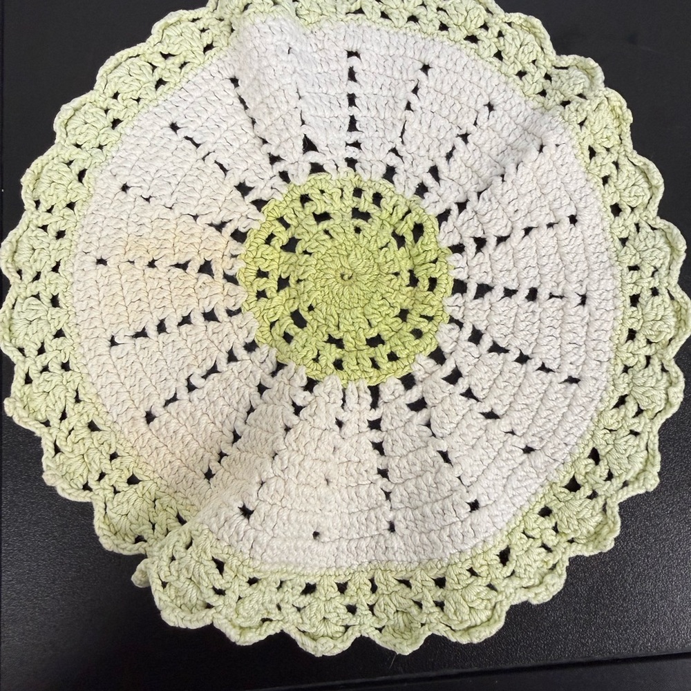 Vintage Handmade Crochet Round Doilies in Green and Cream set of 3 - Picture 6 of 10